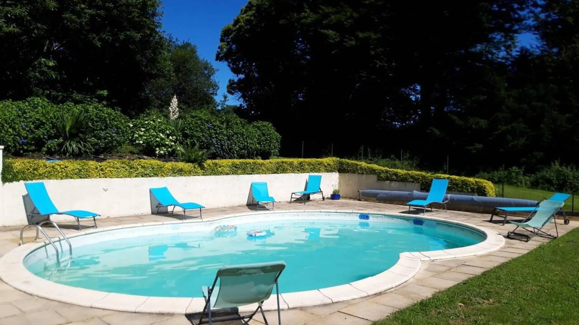 Maison Charmante A Langoelan Avec Piscine Partagee France