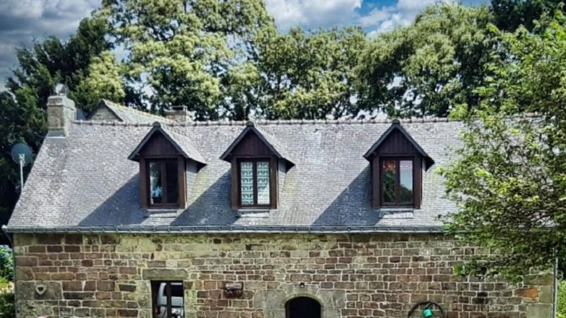 Maison Charmante A Langoelan Avec Piscine Partagee