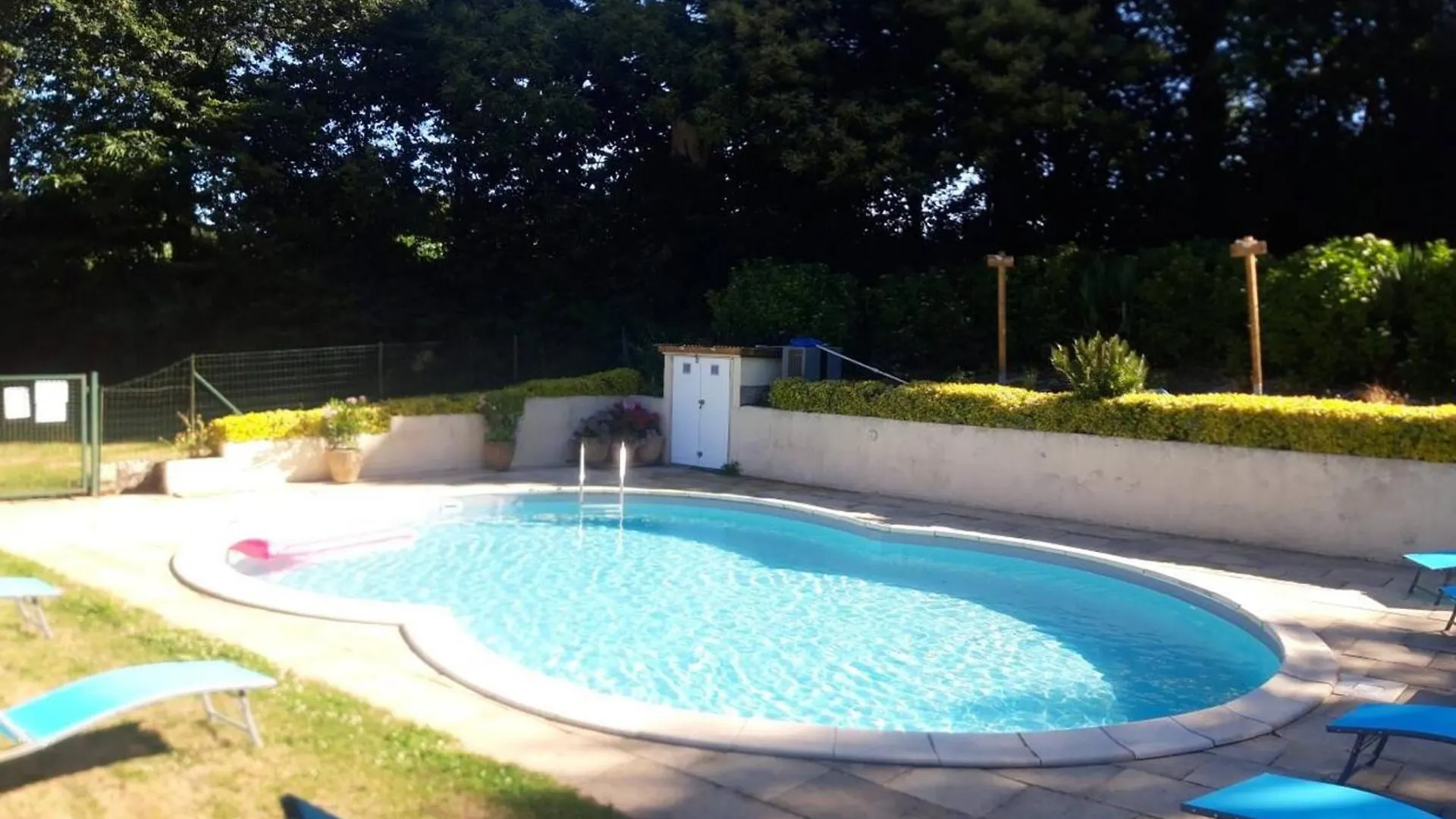 Maison Charmante A Langoelan Avec Piscine Partagee