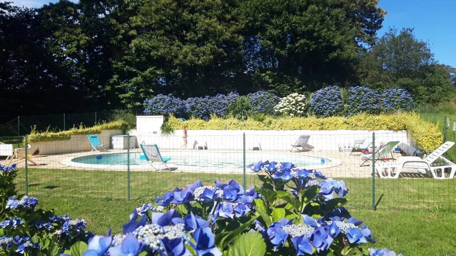 Holiday home Maison Charmante A Langoelan Avec Piscine Partagee France