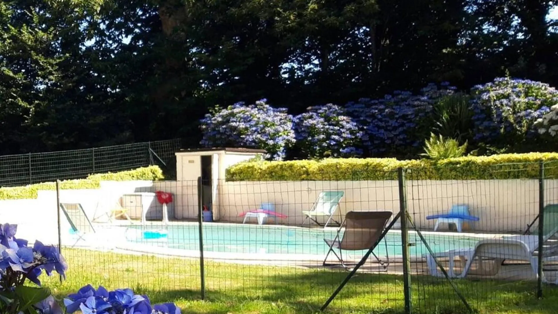 Maison Charmante A Langoelan Avec Piscine Partagee
