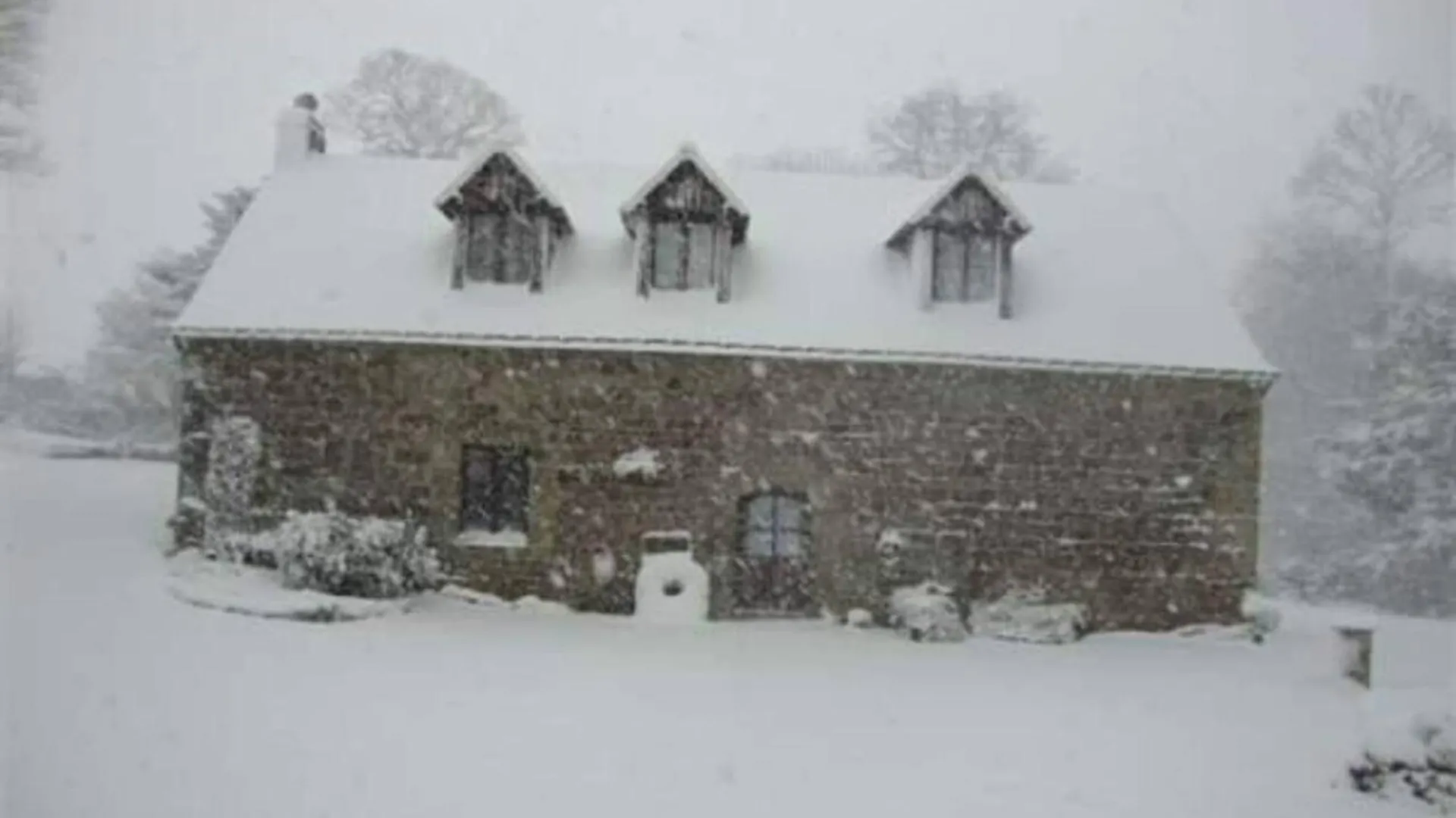 Maison Charmante A Langoelan Avec Piscine Partagee Holiday home