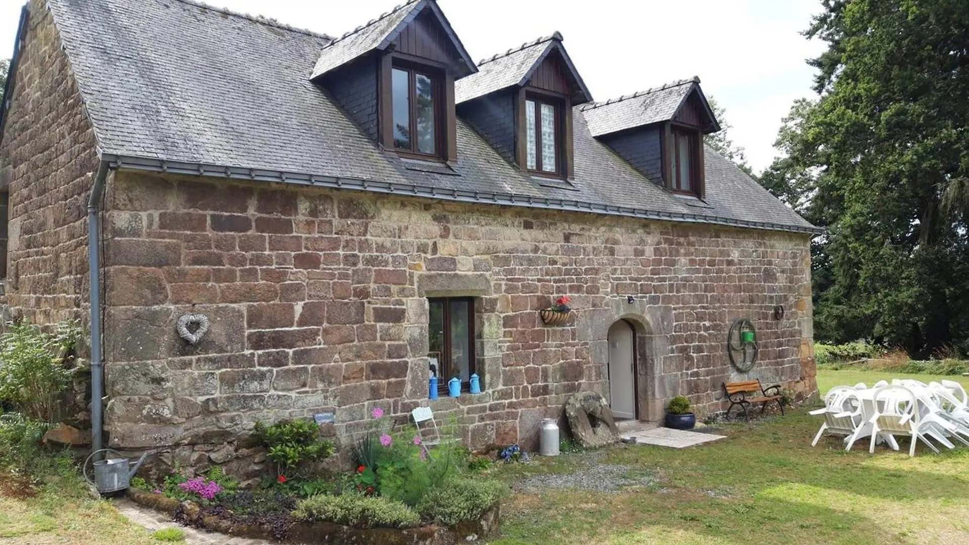 Maison Charmante A Langoelan Avec Piscine Partagee